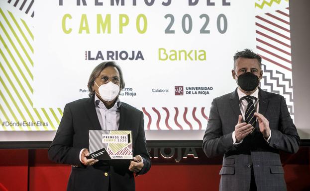 Raúl Sanz, de Finca Señorío de Rioja, galardonado en la categoría Cooperativas y empresas. 