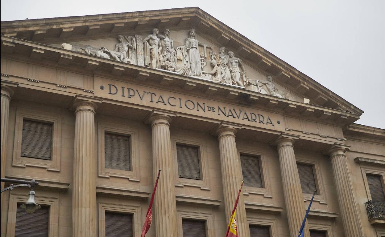 Navarra convoca de urgencia 122 plazas de profesores técnicos de FP