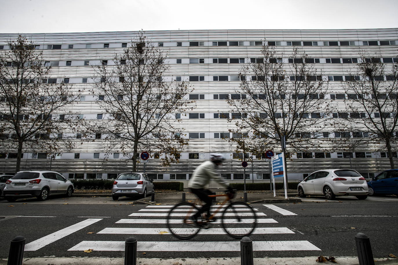 La UCI baja del 50% de ocupación COVID en un día con más casos