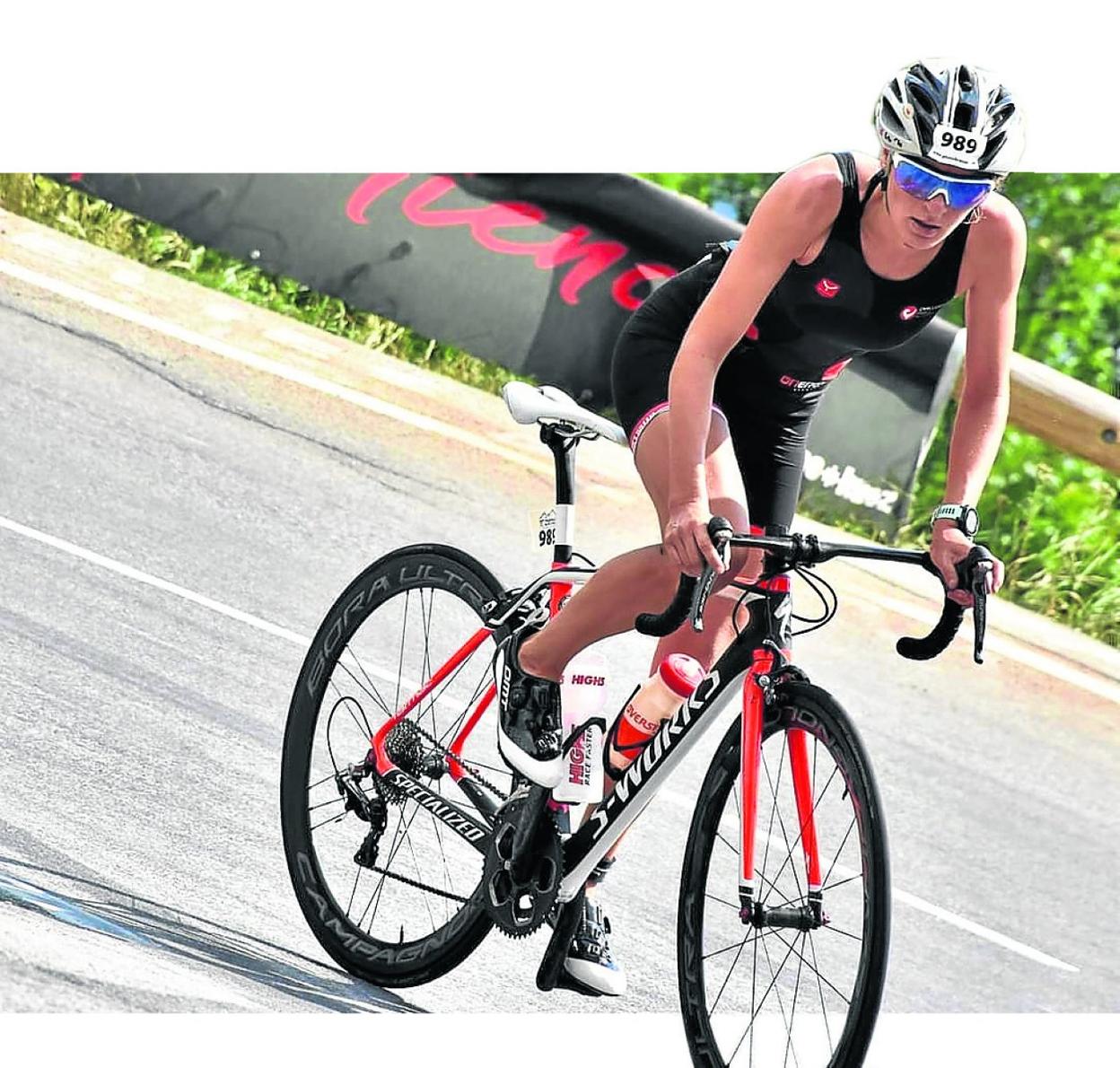 María Gómez Ijalba asciende el Alpe d'Huez durante una competición años atrás. 