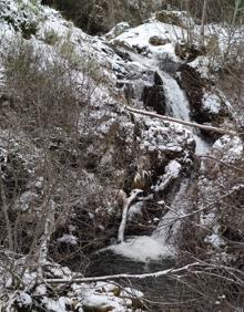 Imagen secundaria 2 - Paisaje que ofrecían las cascadas esta mañana.