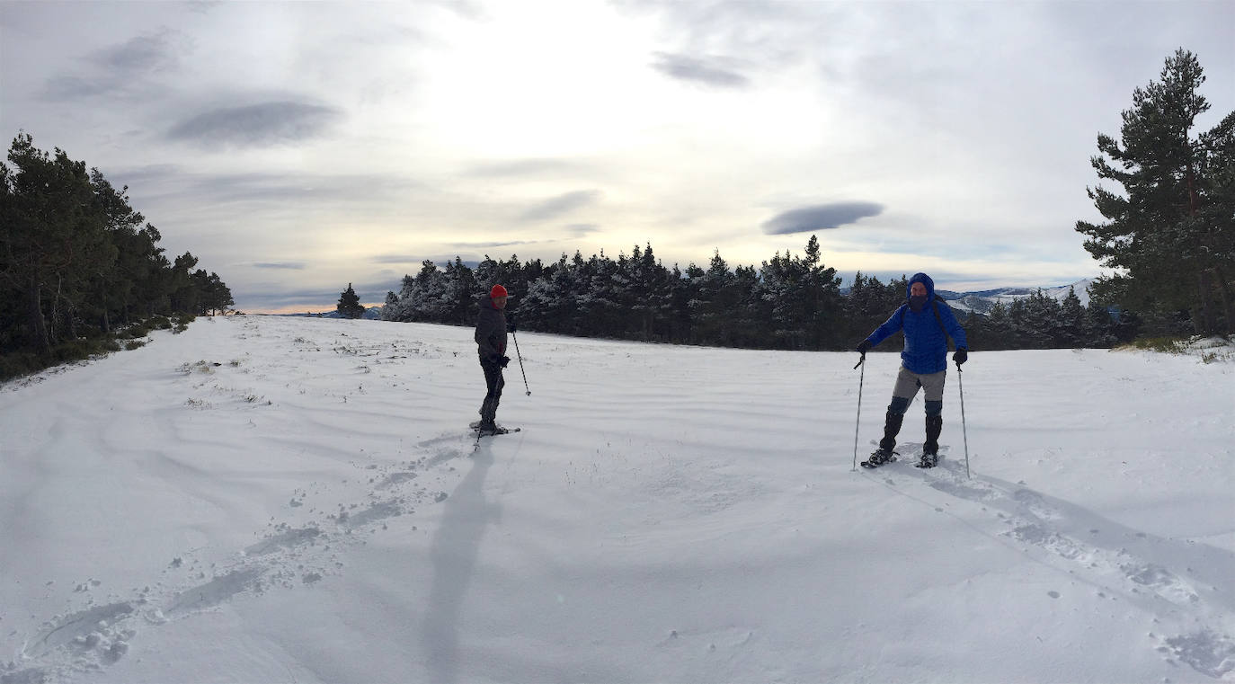 Fotos: La nieve cubre el monte de la Agenzana, en El Rasillo