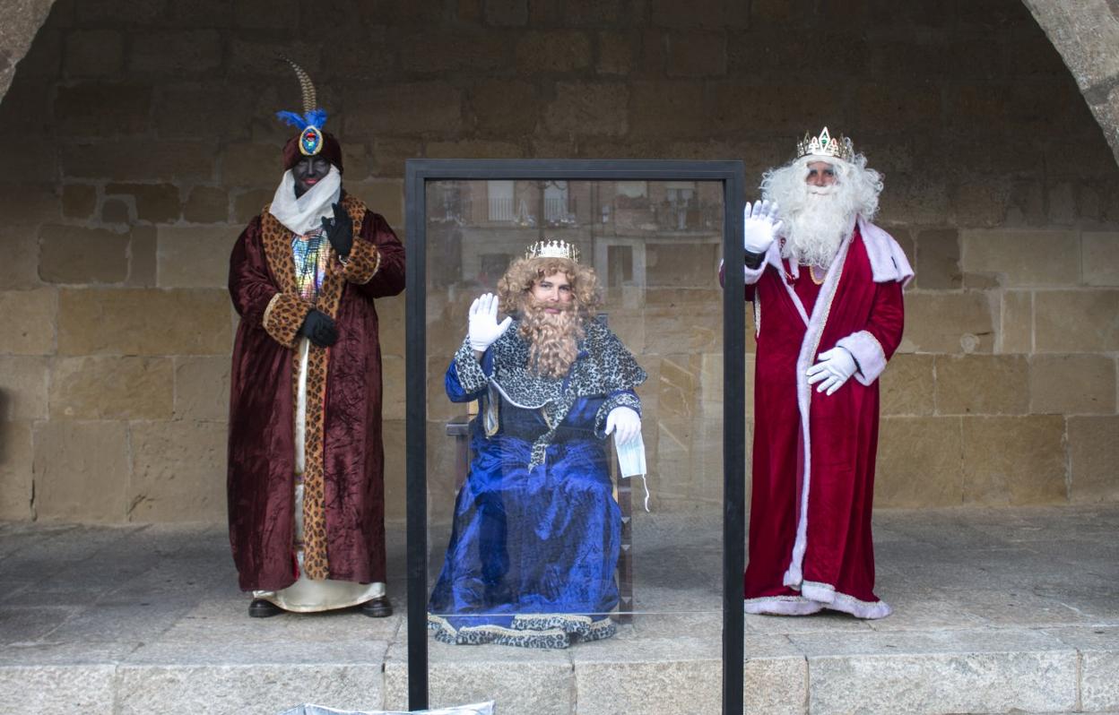 Los Reyes Magos, ayer en la plaza de España. 