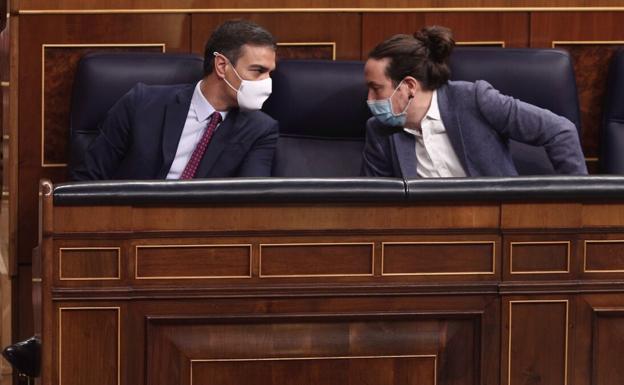 Pedro Sánchez y Pablo Iglesias, en el Congreso. 