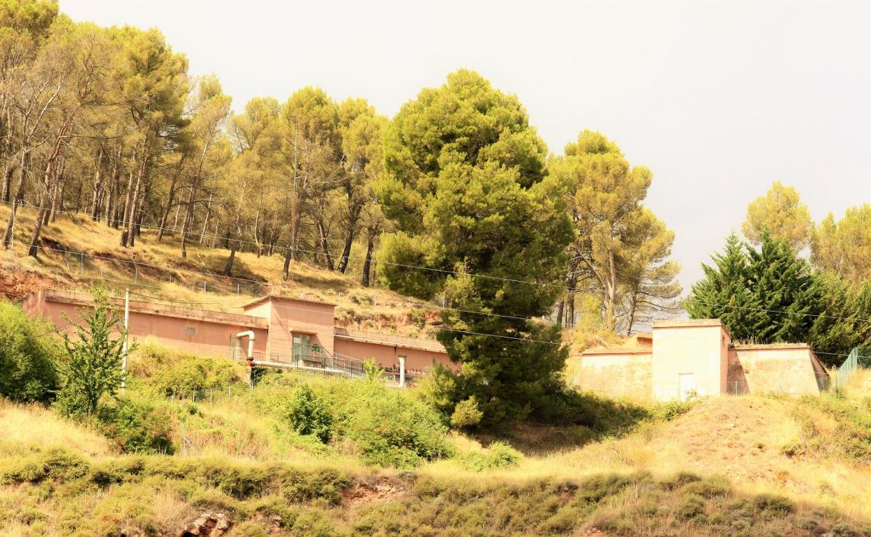 Vista de los dos depósitos de distribución del agua potable. 