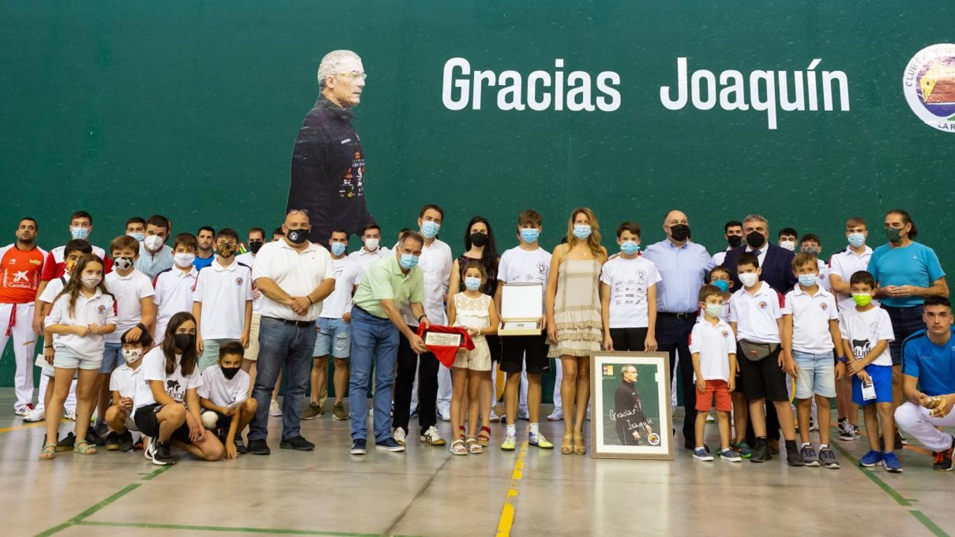 Autoridades, familiares, deportistas y amigos rindieron un sentido homenaje a Plaza. 