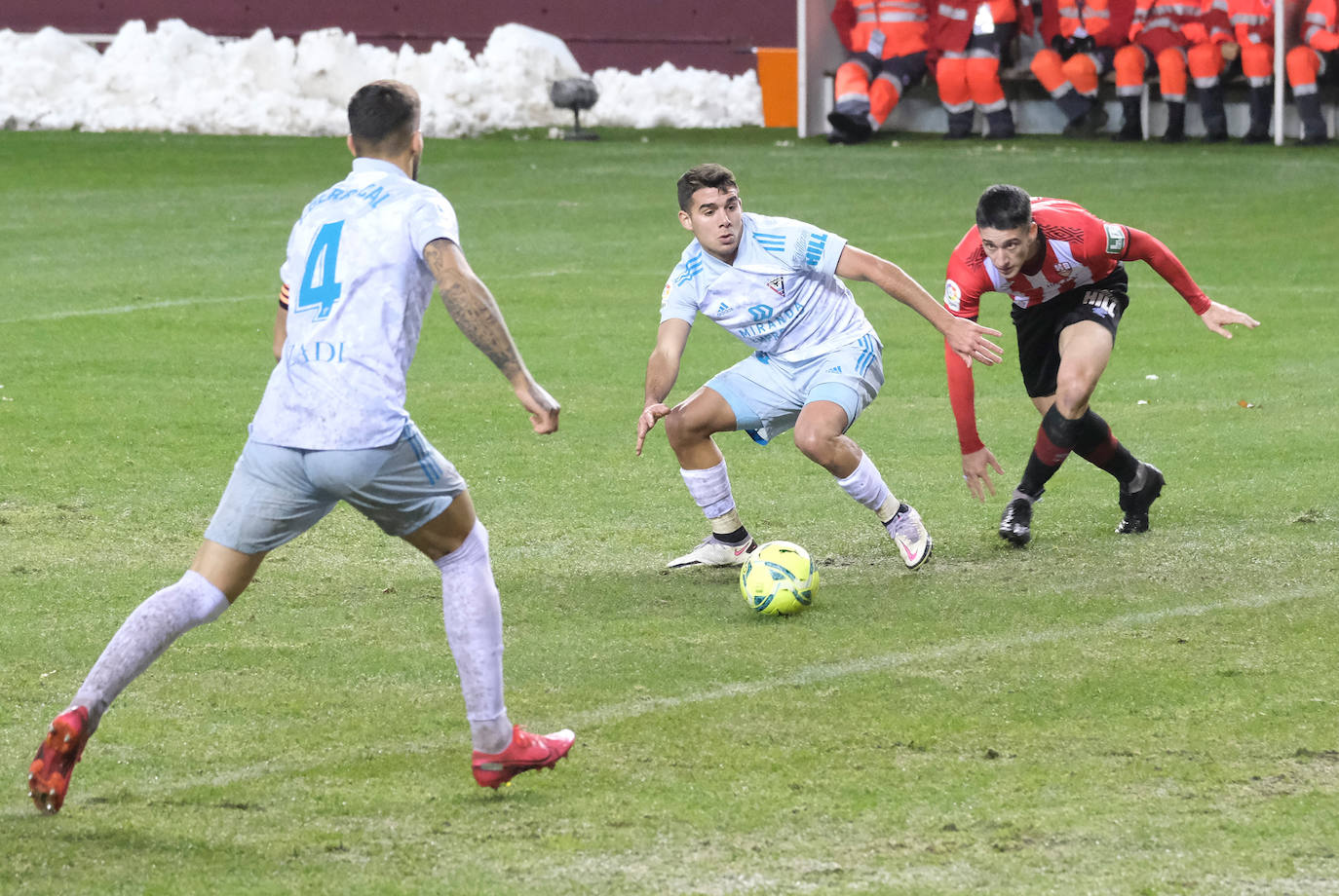 Los blanquirrojos se han impuesto al Mirandés en un choque marcado por el estado del terreno de juego tras la nevada caída en la capital riojana