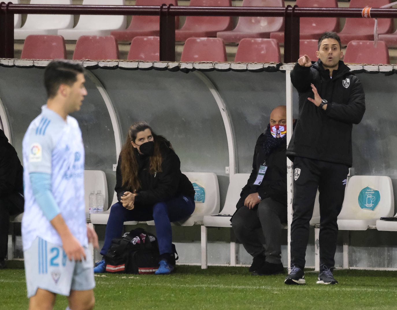 Los blanquirrojos se han impuesto al Mirandés en un choque marcado por el estado del terreno de juego tras la nevada caída en la capital riojana