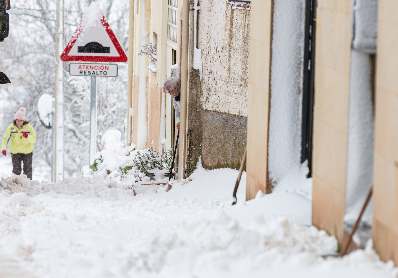 Municipios como Uruñuela, Najera, Sotés, Ventosa o Navarrete han recibido a la nieve en este 2 de enero