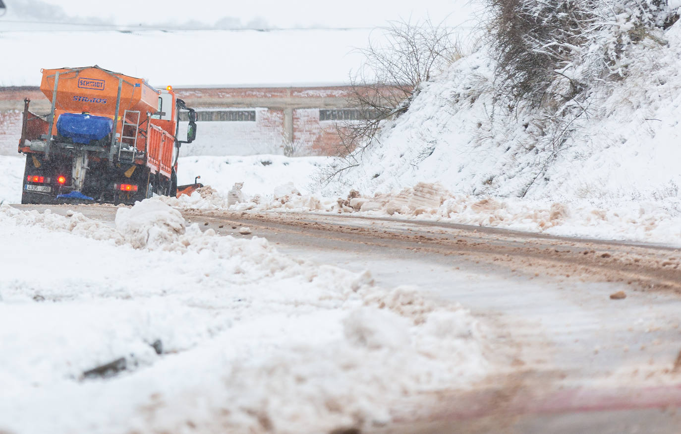 Municipios como Uruñuela, Najera, Sotés, Ventosa o Navarrete han recibido a la nieve en este 2 de enero