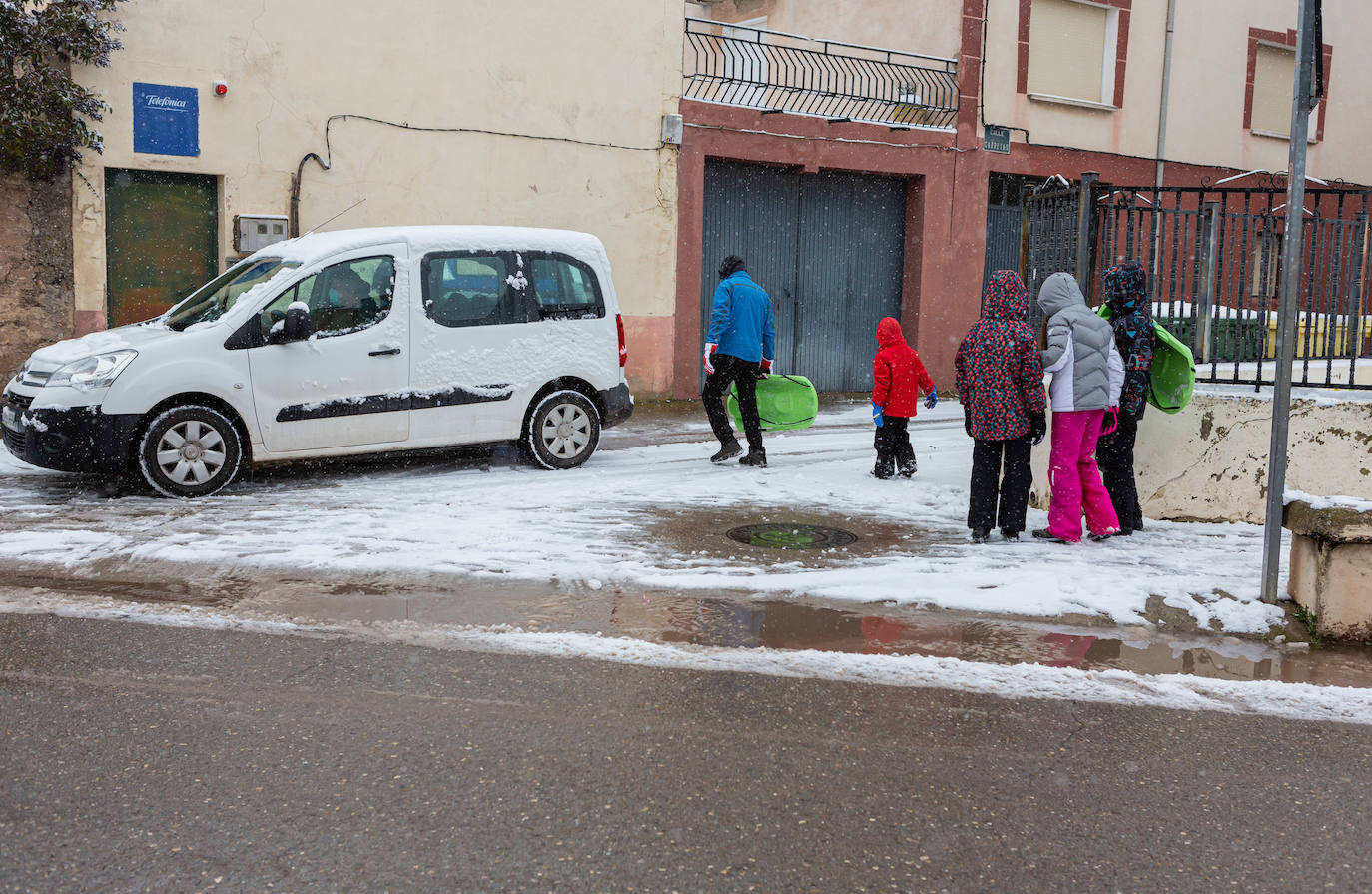 Fotos: Jornada de nieve en Uruñuela