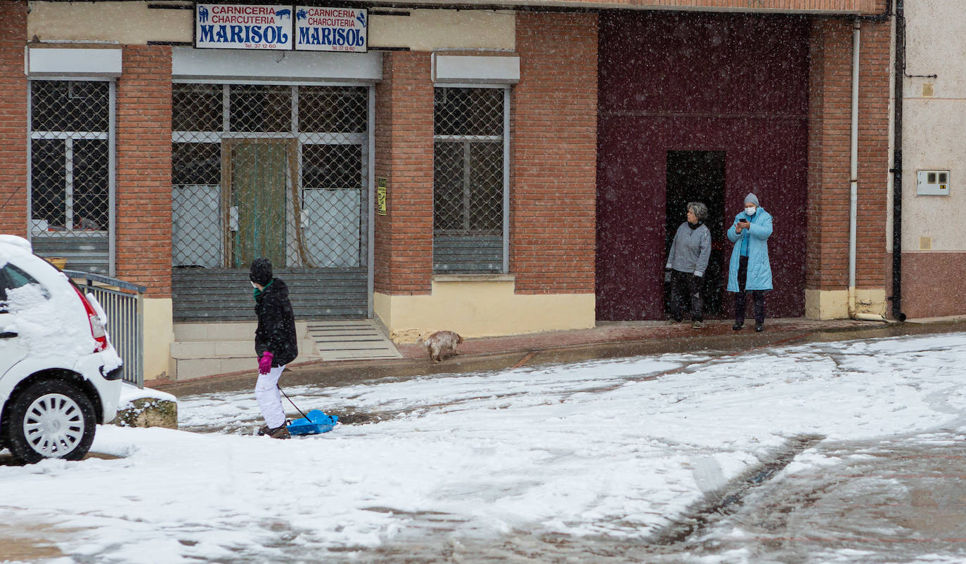 Fotos: Jornada de nieve en Uruñuela