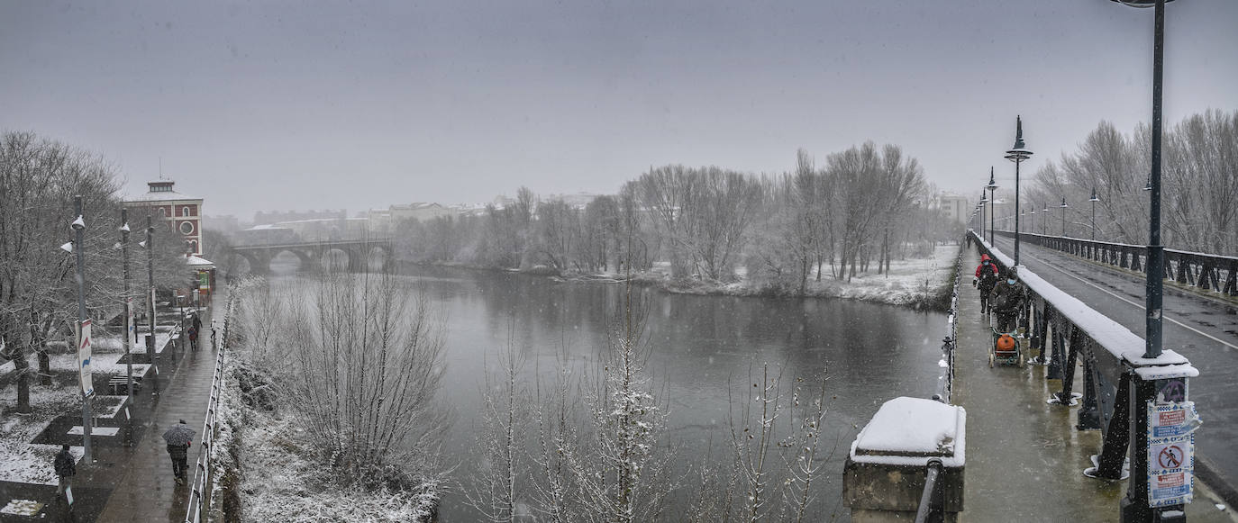 Fotos: La nieve cubre Logroño