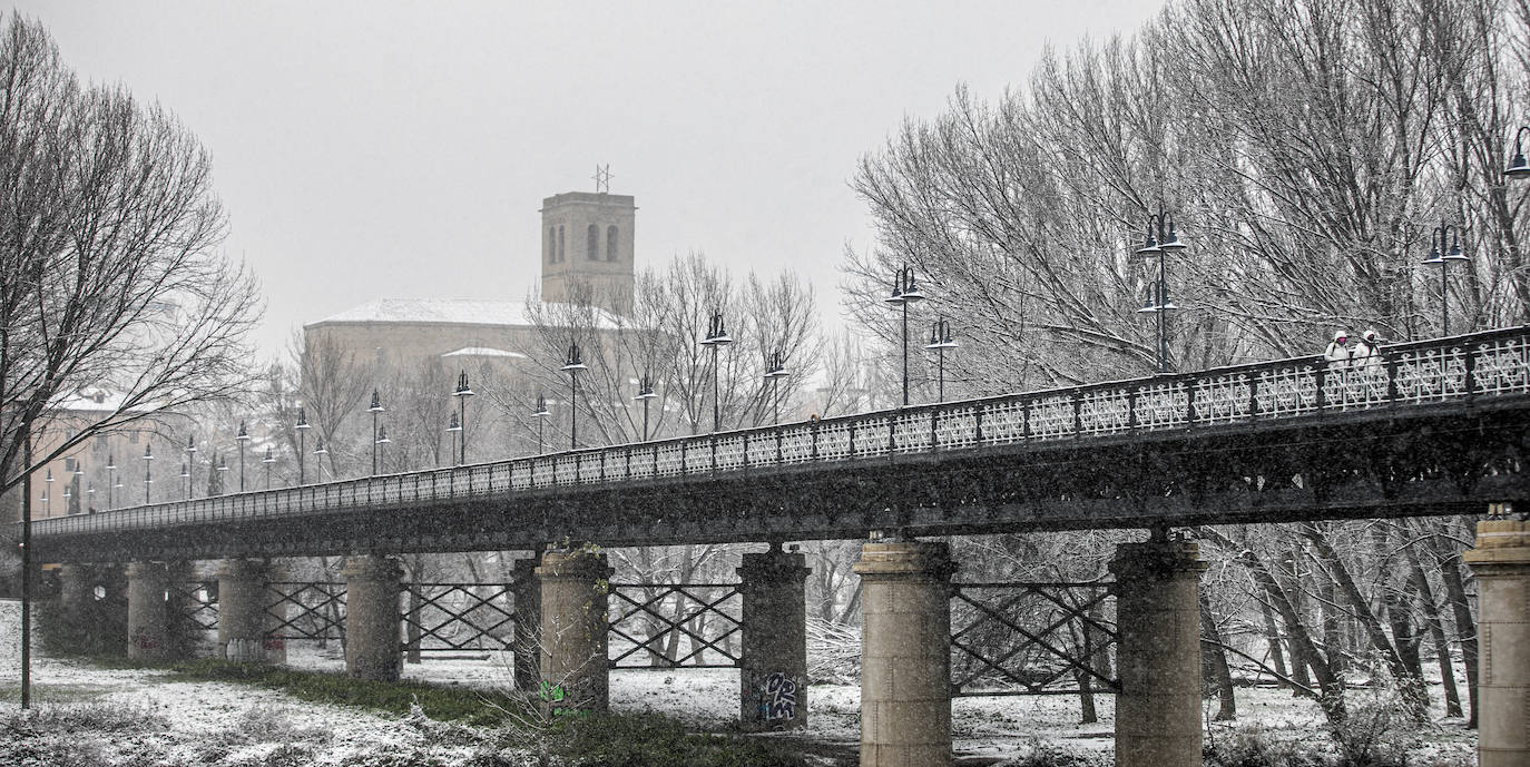 Fotos: La nieve cubre Logroño