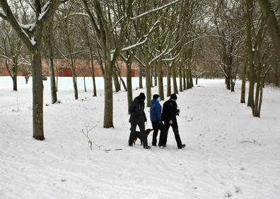 Imagen secundaria 1 - Domingo nevado en los pueblos riojanos