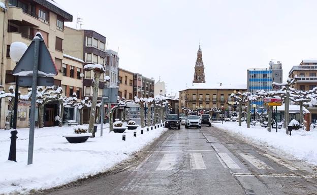 Imagen principal - Domingo nevado en los pueblos riojanos