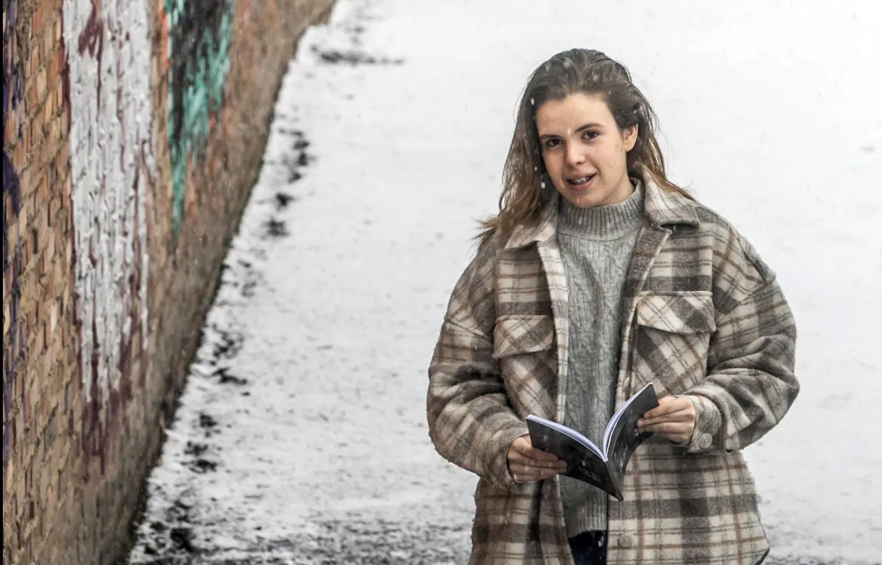 Marta Ramírez Santamaría posa con el libro 'Tan tan'. 