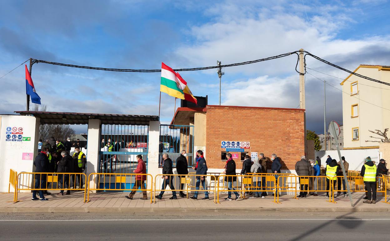 Fila de entrada a La Planilla. 