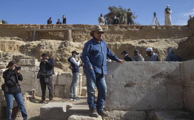 Zahi Hawass, en Saqqara.