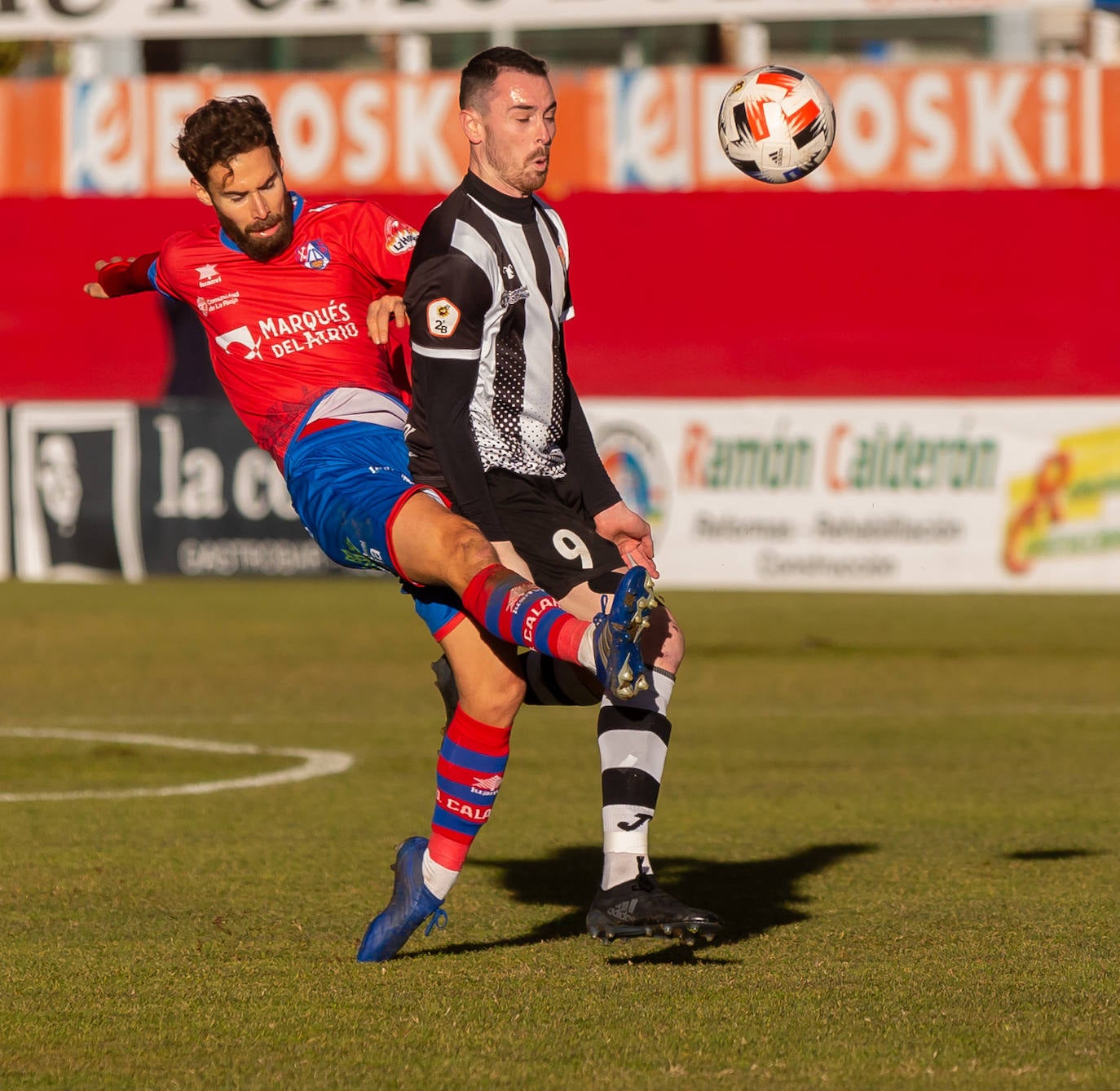 Fotos: Las imágenes del derbi entre el Calahorra y el Haro