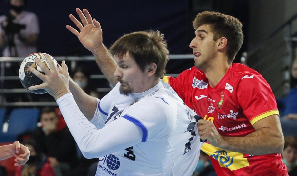 Antonio Serradilla en acción ante Rusia durante la convocatoria hispana. 