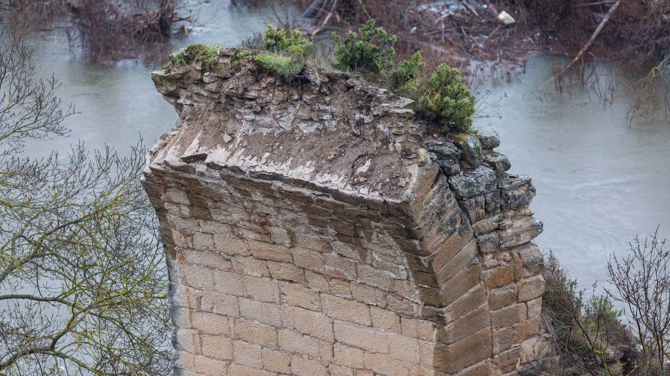 Fotos: Se derrumba el arco riojano del puente Mantible