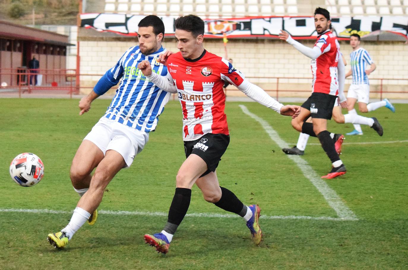 Fotos: Las imágenes de la derrota de la SD Logroñés ante el Izarra