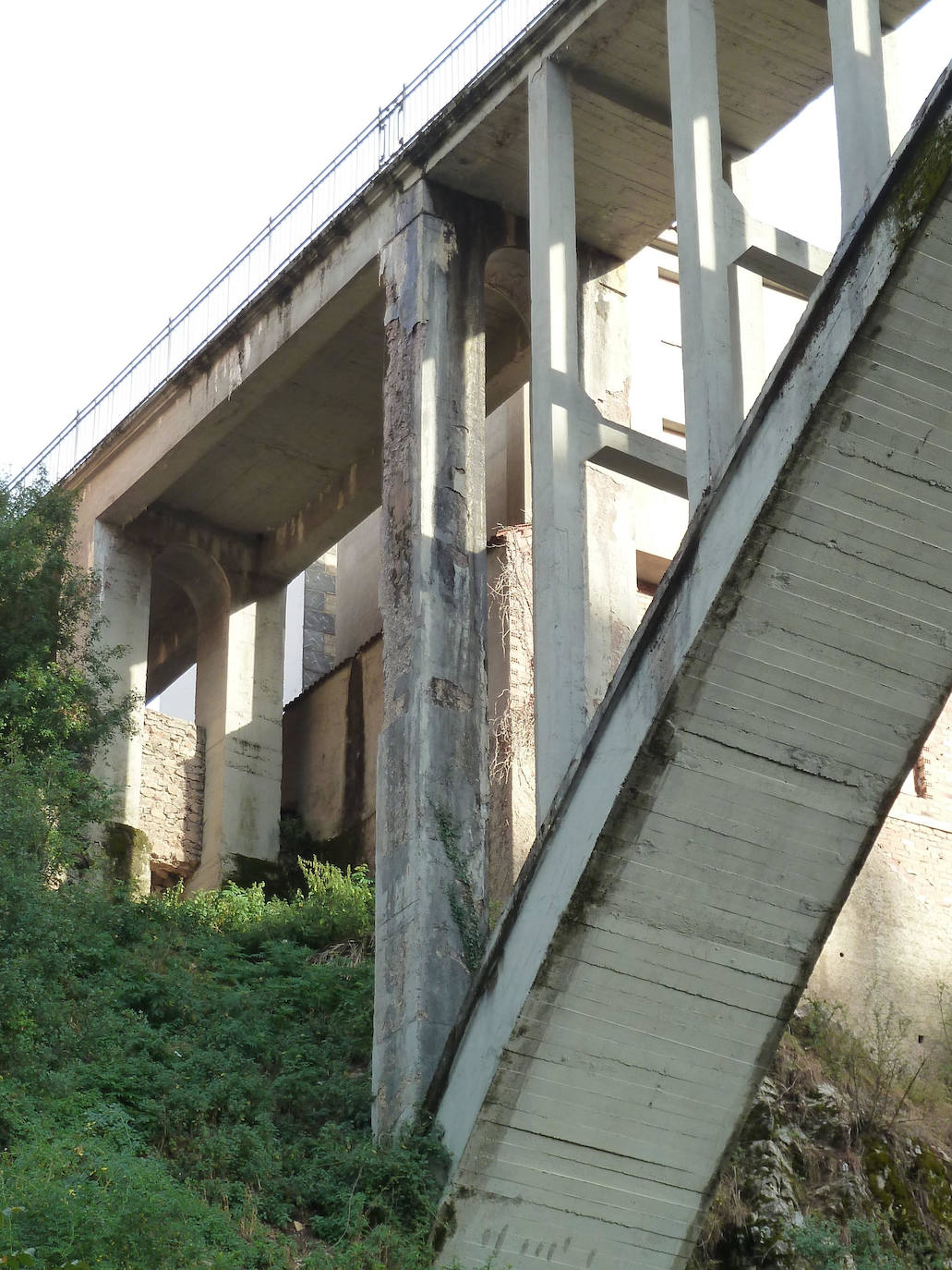 El centenario puente está pendiente de rehabilitación.