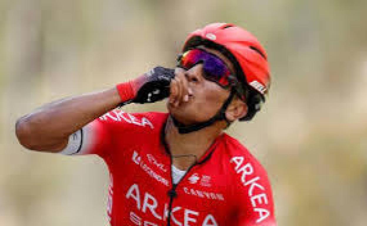 El colombiano Nairo Quintana, del equipo Arkéa, celebra una victorias. 