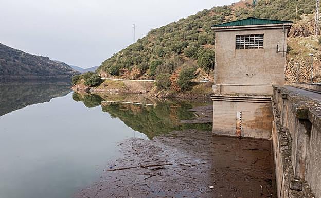Imagen secundaria 1 - El embalse de Mansilla roza ya el 90 por ciento de su capacidad