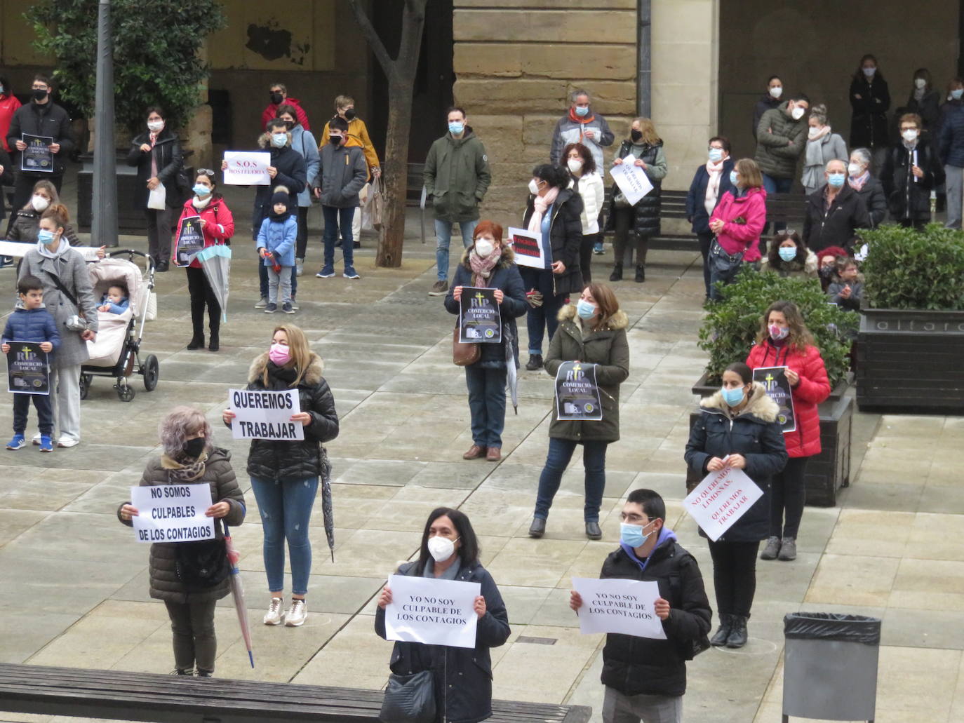 Fotos: Comerciantes, Educación no reglada y hostelería protestan contra las restricciones del COVID en Alfaro