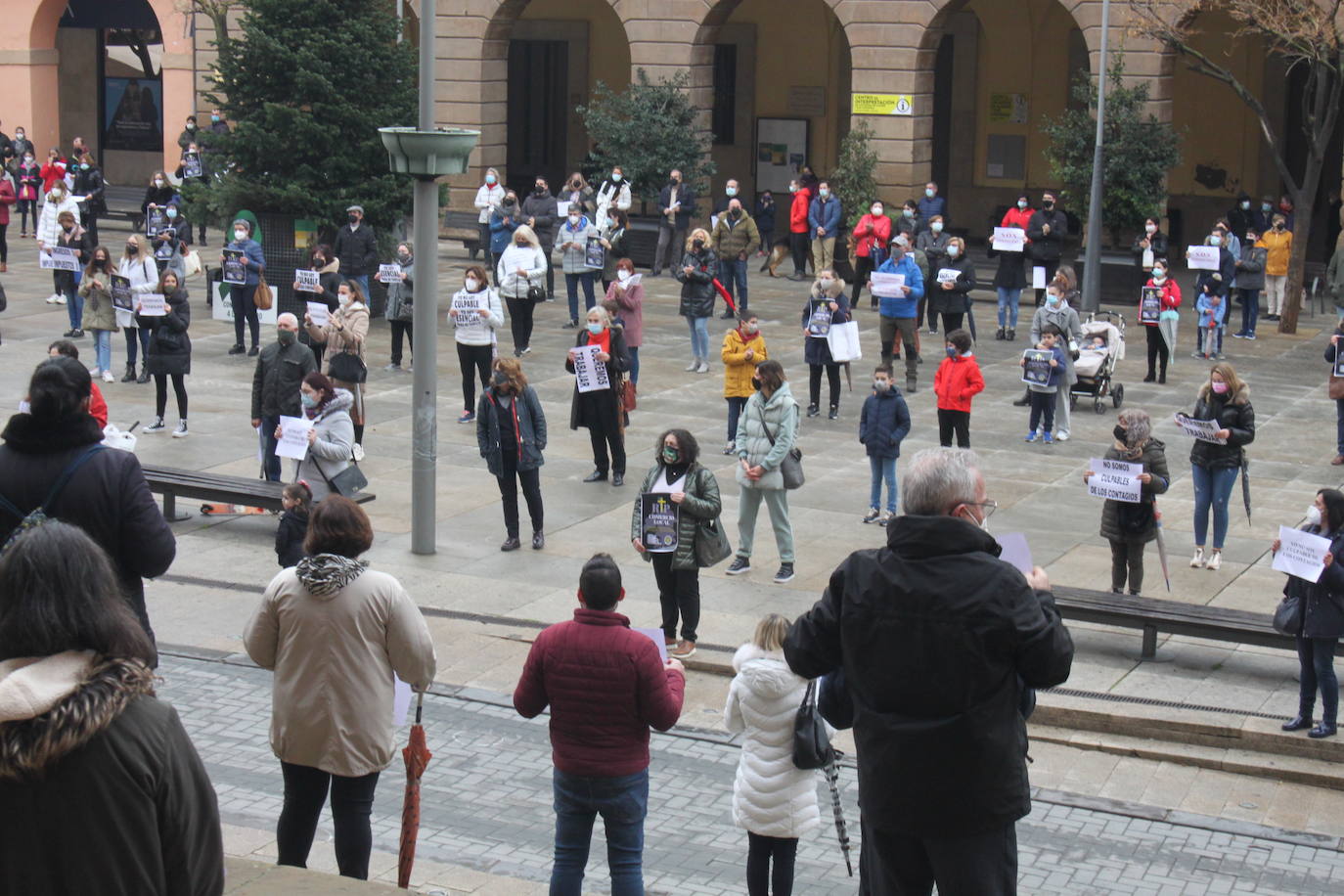 Fotos: Comerciantes, Educación no reglada y hostelería protestan contra las restricciones del COVID en Alfaro