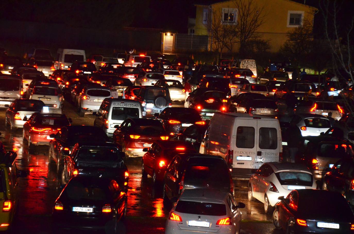 Fotos: Manifestación en coche en las calles de Calahorra