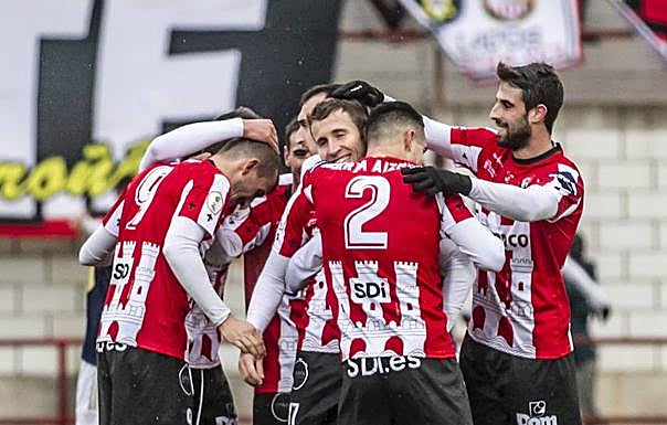 Los jugadores de la SD Logroñe´ celebran un gol, en una imagen de archivo. 