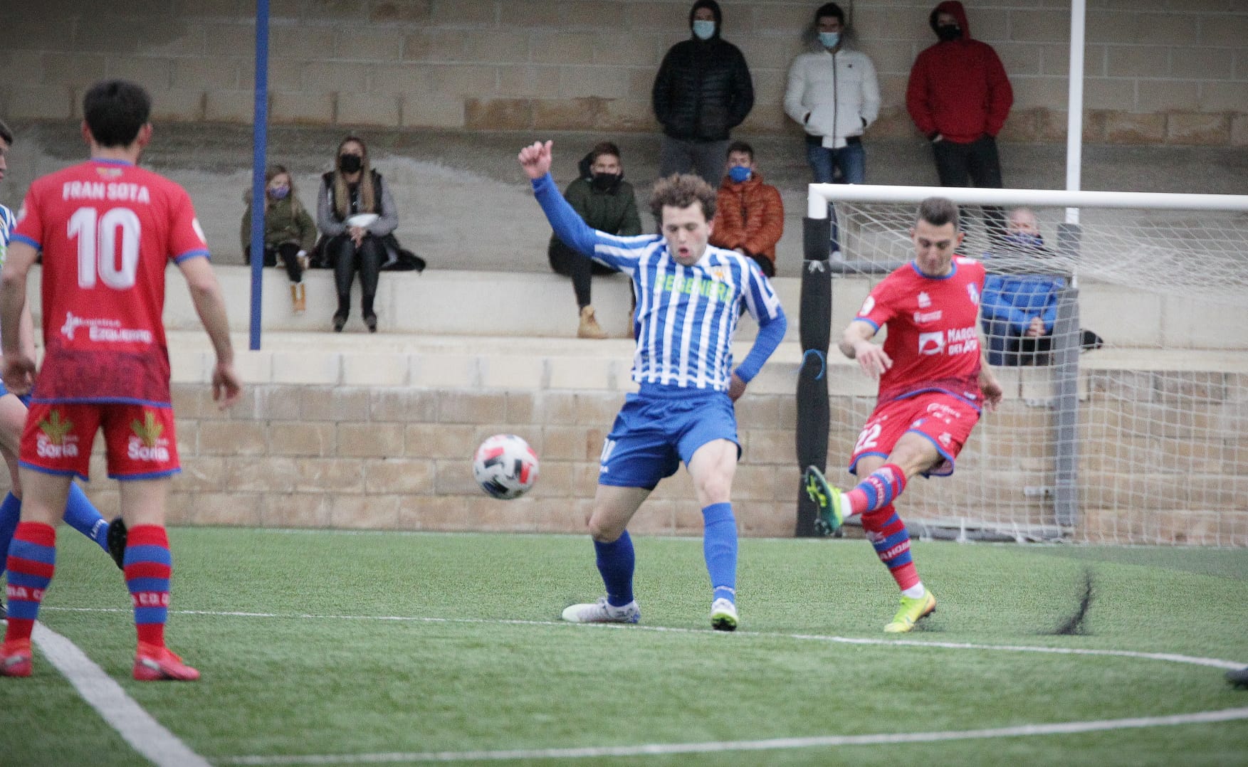 Carrique dispara para hacer el 0-1. 