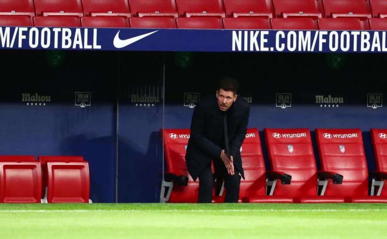 Simeone, en el banquillo atlético durante el duelo frente al Celta.