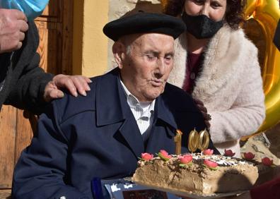 Imagen secundaria 1 - El cabretonero Lázaro Escalada López ha cumplido hoy 100 años