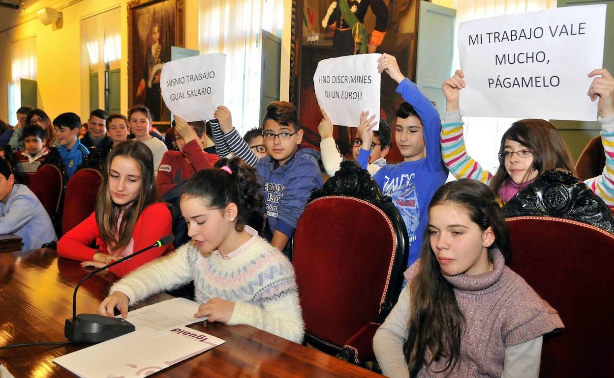 Pleno estudiantil por la igualdad en un colegio de Linares.