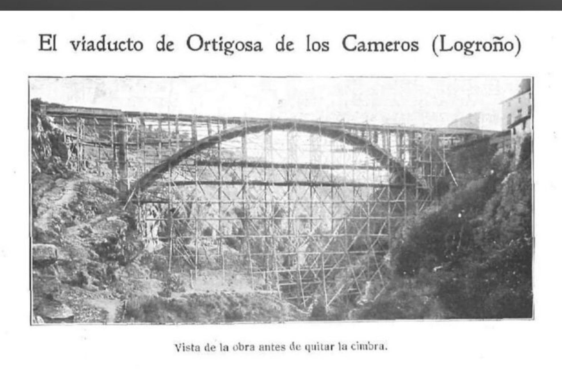 El puente de San Martín, en construcción, con todo el andamiaje de madera. 