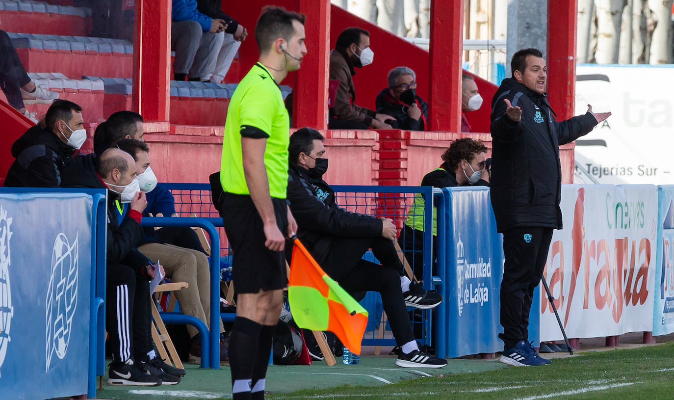 Fotos: Las imágenes del derbi entre el Calahorra y la SD Logroñés en La Planilla