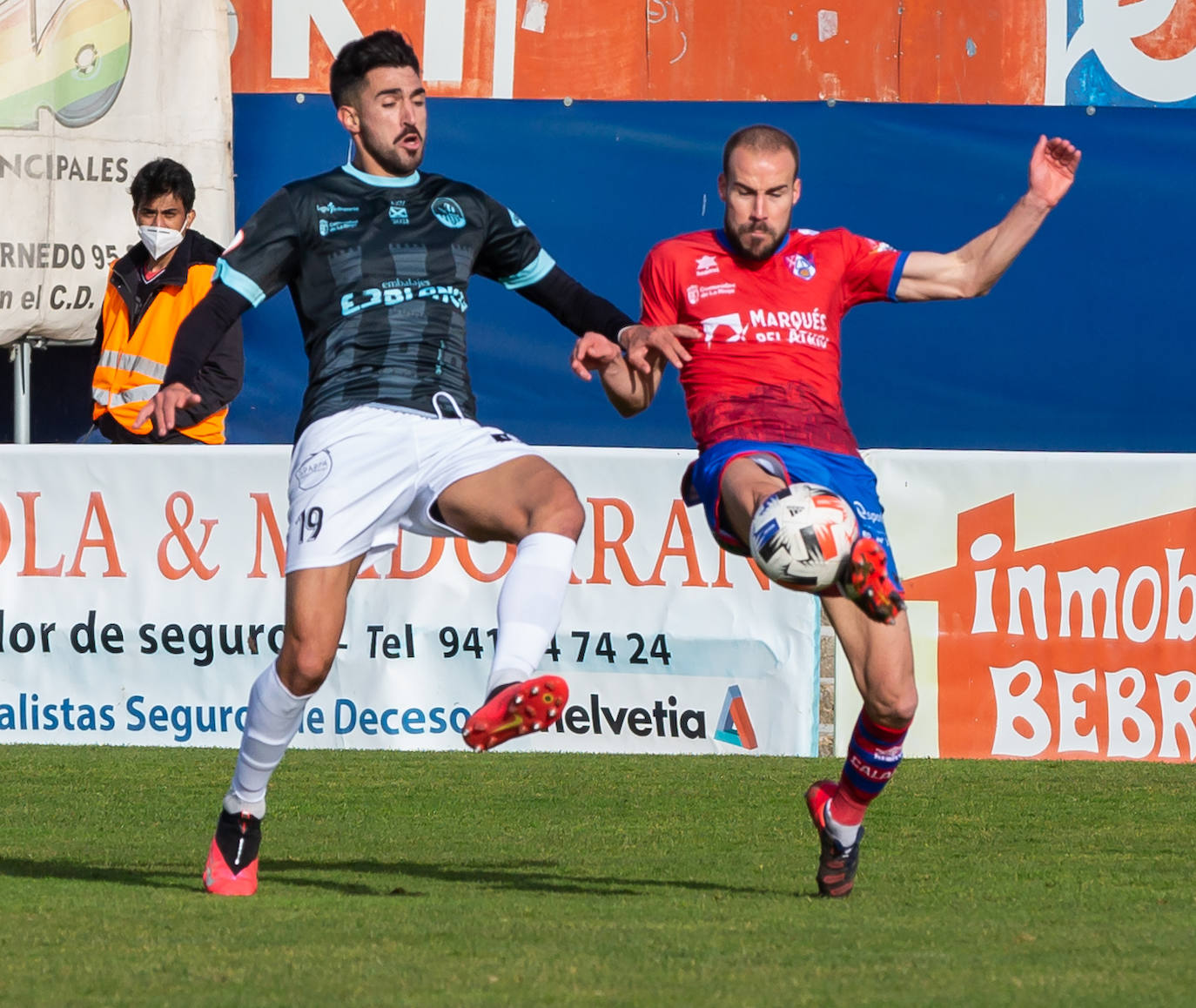 Fotos: Las imágenes del derbi entre el Calahorra y la SD Logroñés en La Planilla