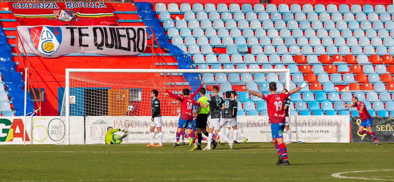 Fotos: Las imágenes del derbi entre el Calahorra y la SD Logroñés en La Planilla