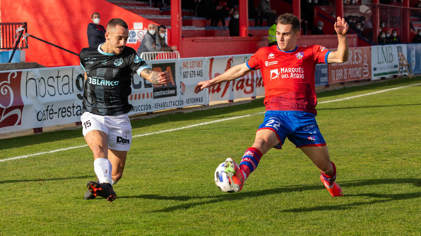 Fotos: Las imágenes del derbi entre el Calahorra y la SD Logroñés en La Planilla