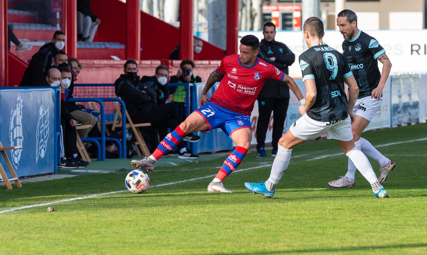 Fotos: Las imágenes del derbi entre el Calahorra y la SD Logroñés en La Planilla