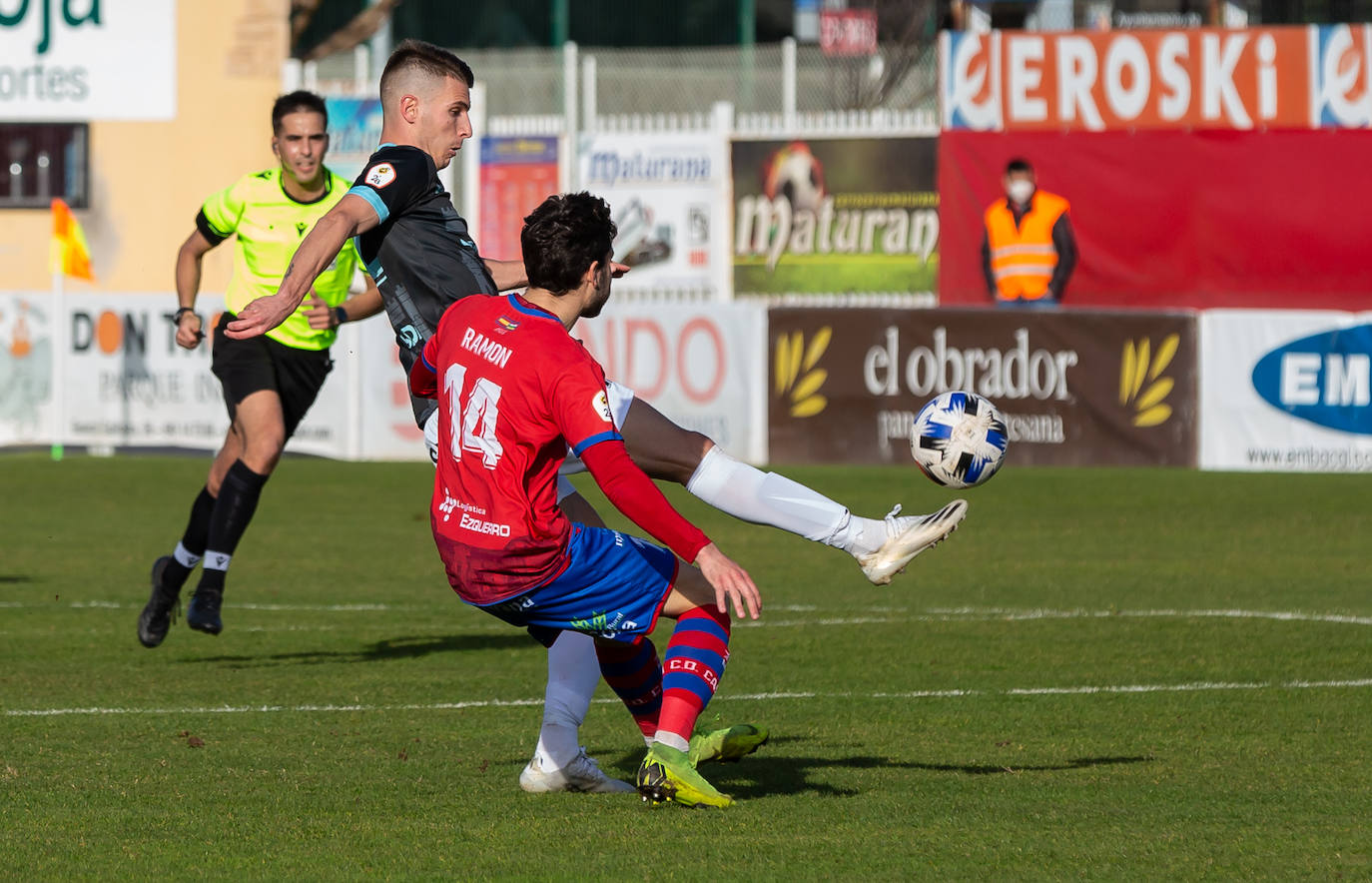 Fotos: Las imágenes del derbi entre el Calahorra y la SD Logroñés en La Planilla