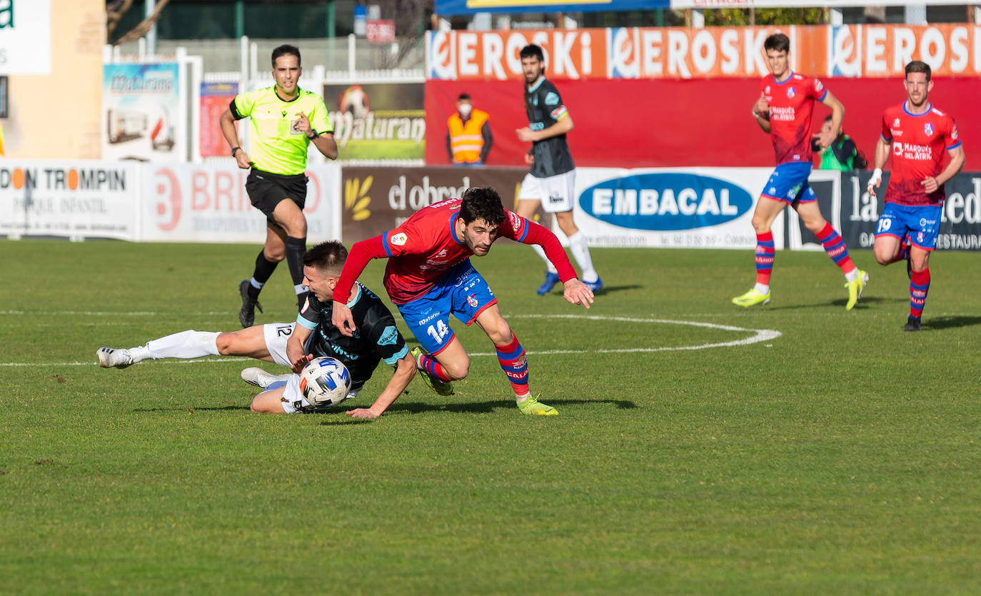 Fotos: Las imágenes del derbi entre el Calahorra y la SD Logroñés en La Planilla