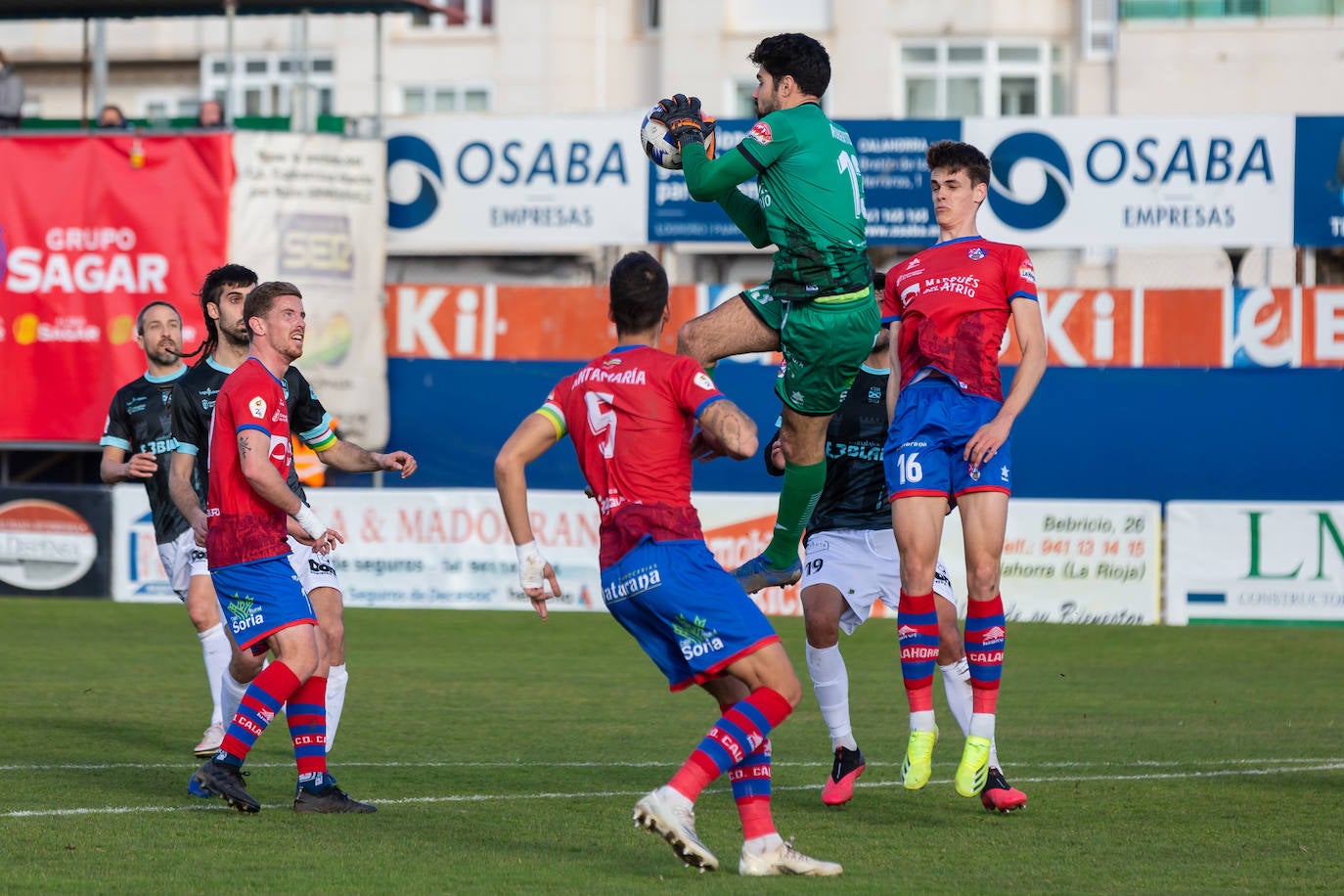 Fotos: Las imágenes del derbi entre el Calahorra y la SD Logroñés en La Planilla