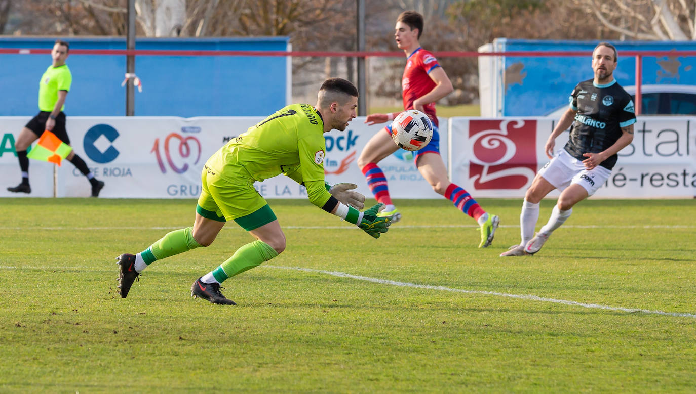 Fotos: Las imágenes del derbi entre el Calahorra y la SD Logroñés en La Planilla