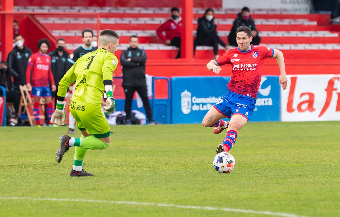 Fotos: Las imágenes del derbi entre el Calahorra y la SD Logroñés en La Planilla