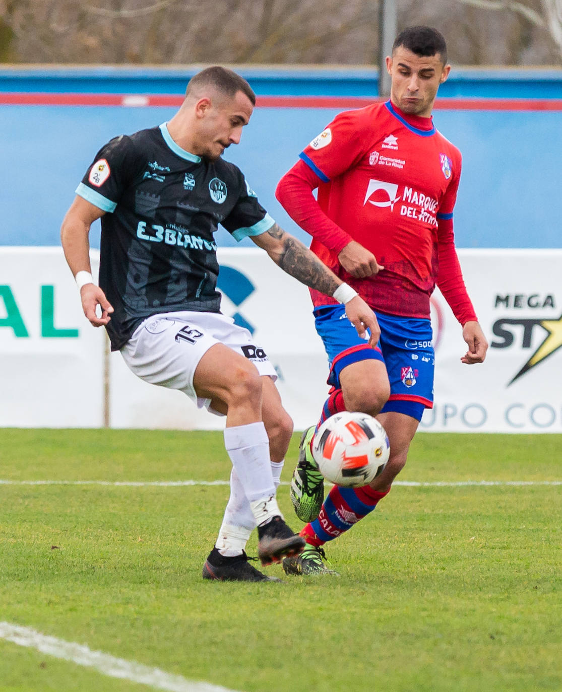 Fotos: Las imágenes del derbi entre el Calahorra y la SD Logroñés en La Planilla